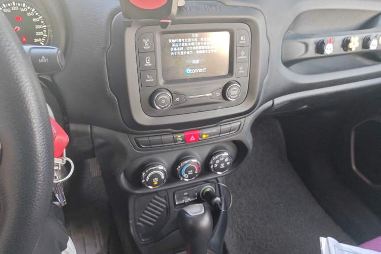 Used Jeep Renegade 2016 1.4T Automatic Jingneng Edition Audio And AC Panel