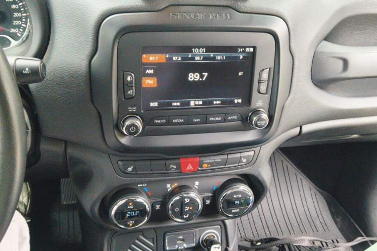 Used Jeep Renegade 2016 1.4T Automatic Smart Edition Audio And AC Panel