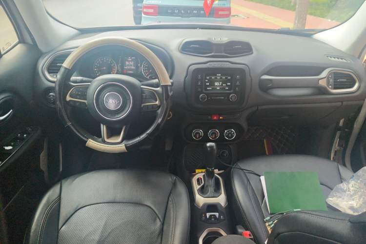 Used Jeep Renegade 2016 1.4T Automatic High-Energy Version Center Console