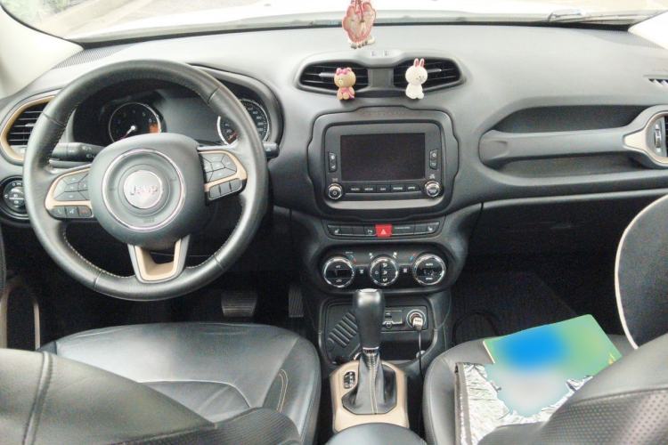 Used Jeep Renegade 2016 1.4T Automatic Smart Edition Center Console