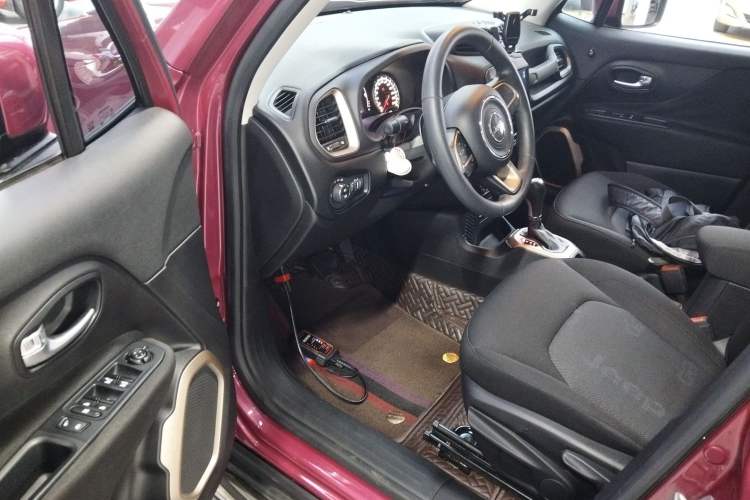 Used Jeep Renegade 2016 1.4T Automatic Kinetic Edition Driver Seat
