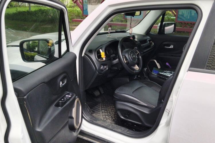Used Jeep Renegade 2016 1.4T Automatic Smart Edition Driver Seat