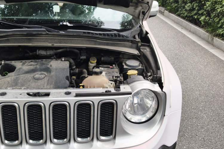 Used Jeep Renegade 2016 1.4T Automatic Smart Edition Engine Bay Left