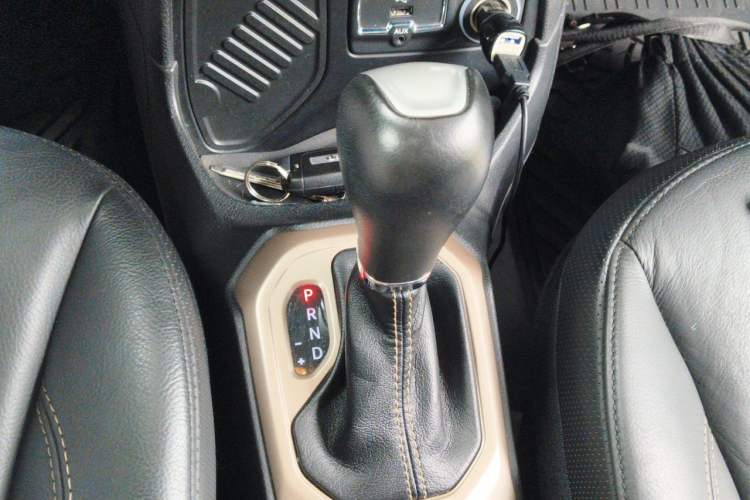Used Jeep Renegade 2016 1.4T Automatic Smart Edition Gear Lever