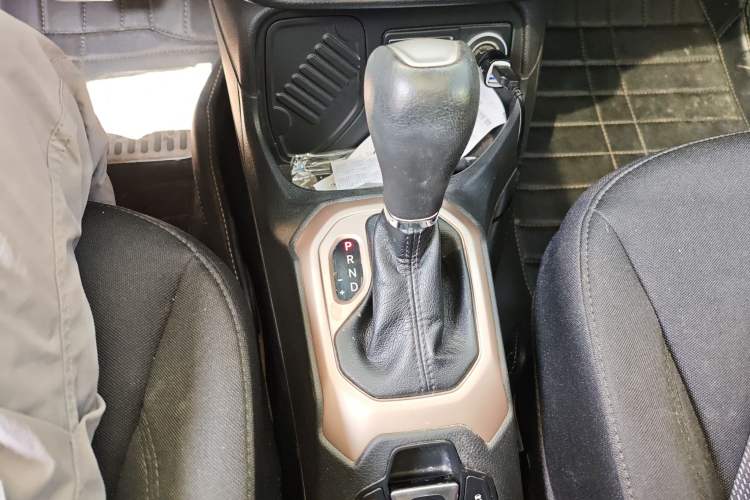 Used Jeep Renegade 2016 1.4T Automatic Jingneng Edition Gear Lever