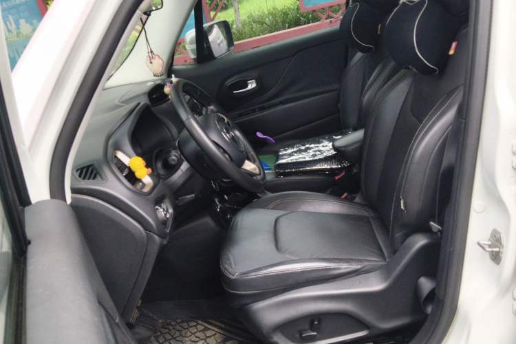Used Jeep Renegade 2016 1.4T Automatic Smart Edition Left Front Seat