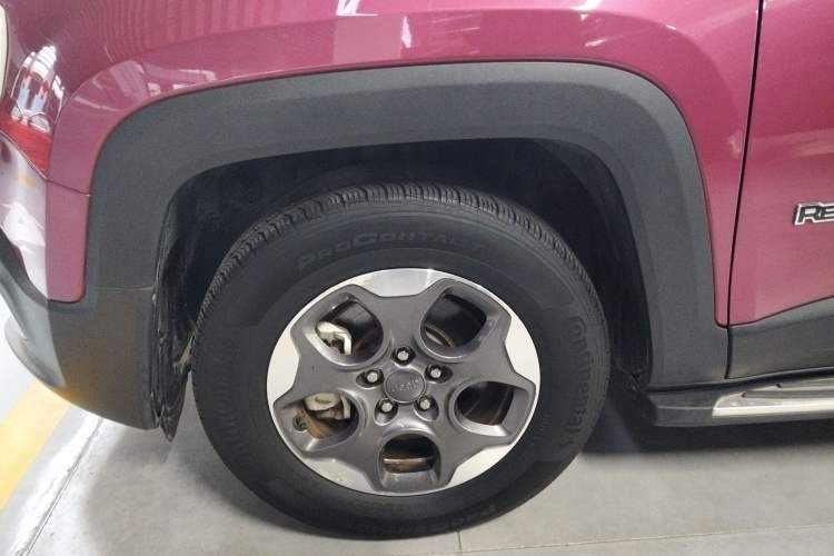 Used Jeep Renegade 2016 1.4T Automatic Kinetic Edition Left Front Wheel Hub