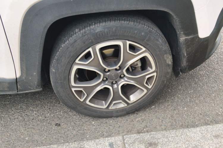 Used Jeep Renegade 2016 1.4T Automatic Smart Edition Right Front Wheel Hub