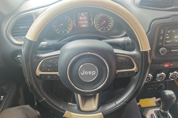 Used Jeep Renegade 2016 1.4T Automatic High-Energy Version Steering Wheel