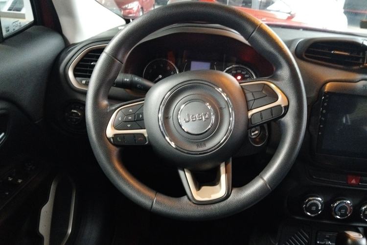 Used Jeep Renegade 2016 1.4T Automatic Kinetic Edition Steering Wheel