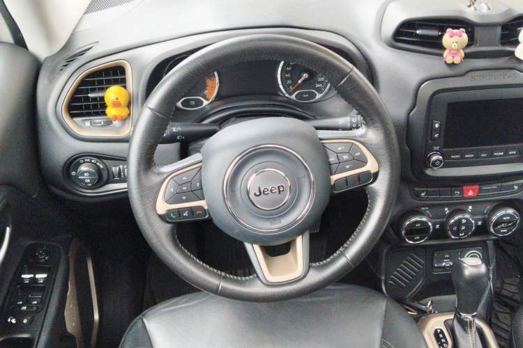 Used Jeep Renegade 2016 1.4T Automatic Smart Edition Steering Wheel