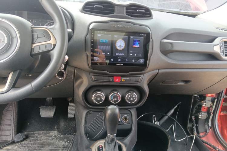 Used Jeep Renegade 2016 1.4T Automatic Jingneng Edition Audio And AC Panel
