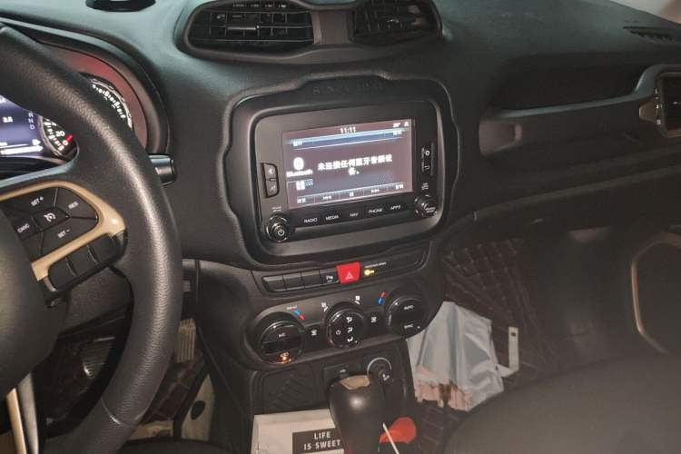 Used Jeep Renegade 2016 1.4T Automatic Jingneng Version+ Audio And AC Panel