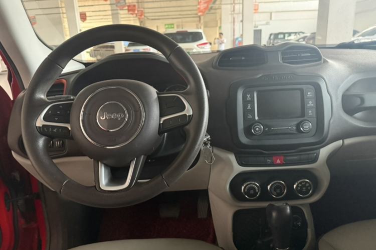 Used Jeep Renegade 2016 1.4T Automatic Jingneng Edition Audio And AC Panel
