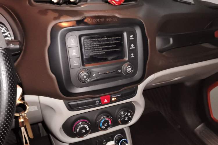 Used Jeep Renegade 2016 1.4T Automatic Jingneng Edition Audio And AC Panel