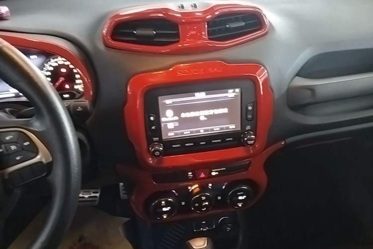 Used Jeep Renegade 2016 1.4T Automatic Jingneng Version+ Audio And AC Panel