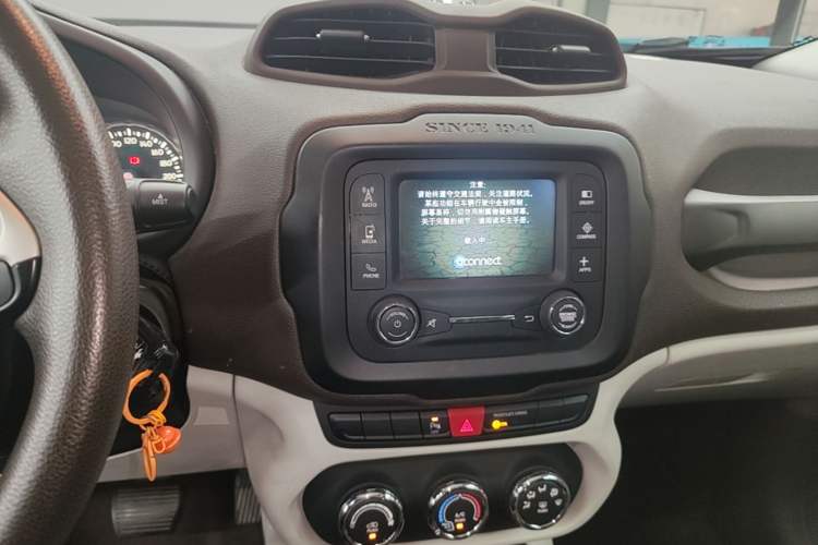 Used Jeep Renegade 2016 1.4T Automatic Jingneng Edition Audio And AC Panel
