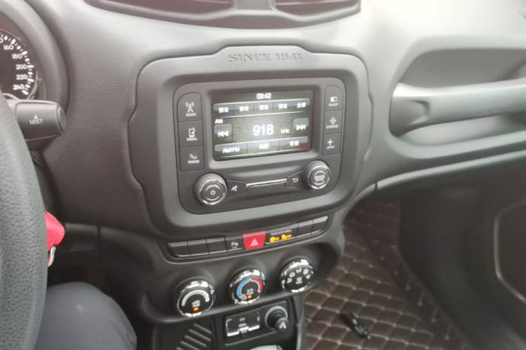 Used Jeep Renegade 2016 1.4T Automatic Jingneng Edition Audio And AC Panel