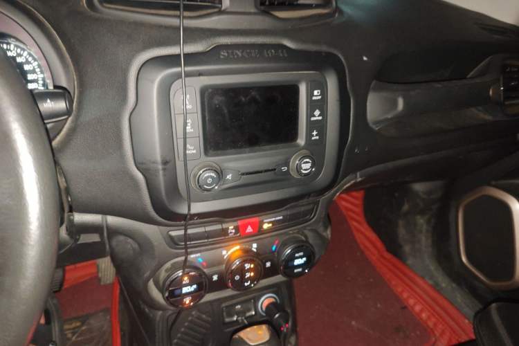 Used Jeep Renegade 2016 1.4T Automatic Jingneng Version+ Audio And AC Panel