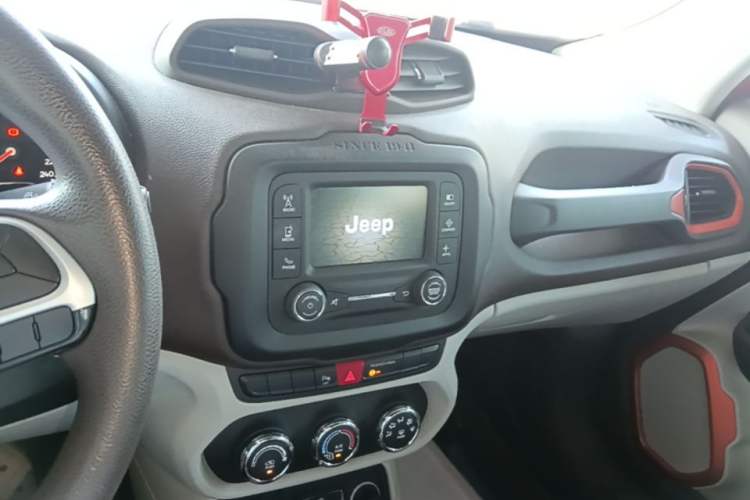Used Jeep Renegade 2016 1.4T Automatic Jingneng Edition Audio And AC Panel