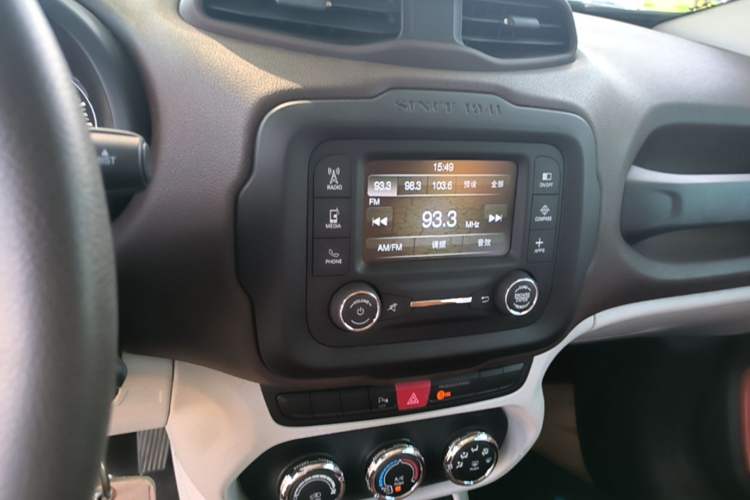 Used Jeep Renegade 2016 1.4T Automatic Jingneng Edition Audio And AC Panel