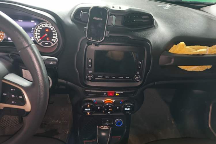 Used Jeep Renegade 2016 1.4T Automatic Jingneng Version+ Audio And AC Panel