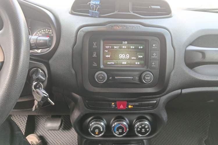 Used Jeep Renegade 2016 1.4T Automatic High-Energy Version Audio And AC Panel