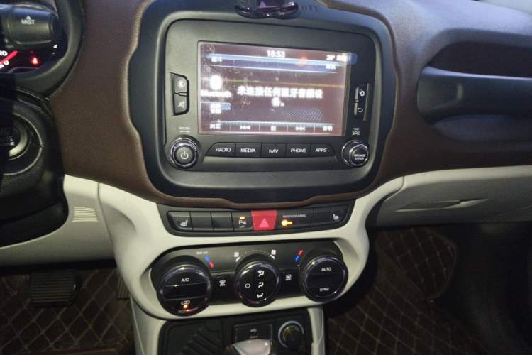 Used Jeep Renegade 2016 1.4T Automatic Smart Edition Audio And AC Panel