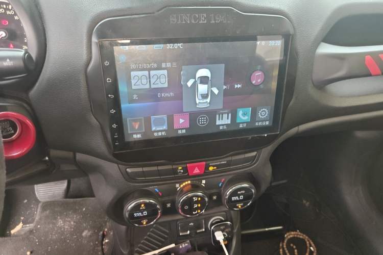 Used Jeep Renegade 2016 1.4T Automatic Jingneng Version+ Audio And AC Panel
