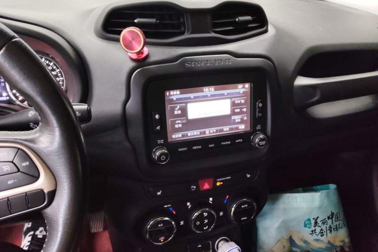 Used Jeep Renegade 2016 1.4T Automatic Smart Edition Audio And AC Panel