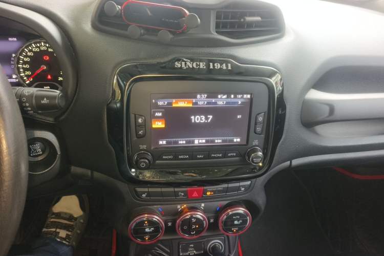 Used Jeep Renegade 2016 1.4T Automatic Smart Edition Audio And AC Panel