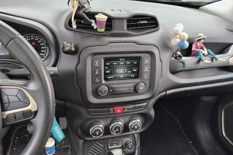 Used Jeep Renegade 2016 1.4T Automatic Jingneng Edition Audio And AC Panel