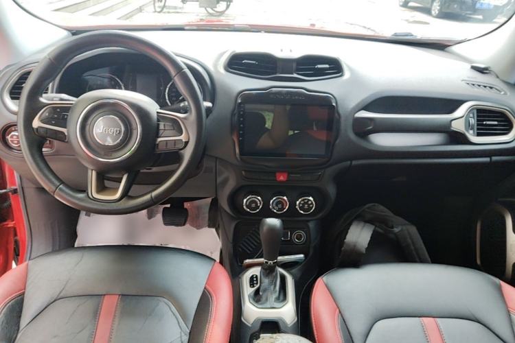 Used Jeep Renegade 2016 1.4T Automatic Kinetic Edition Center Console