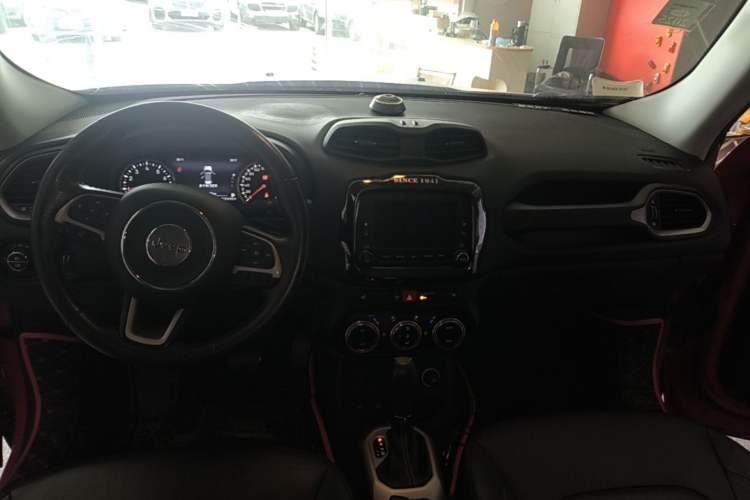 Used Jeep Renegade 2016 1.4T Automatic Smart Edition Center Console