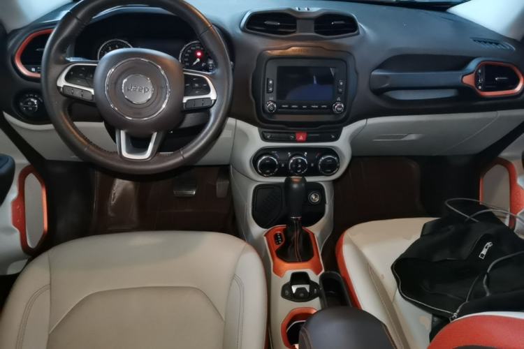 Used Jeep Renegade 2016 1.4T Automatic Smart Edition Center Console