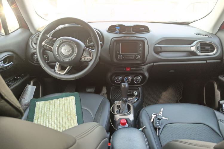 Used Jeep Renegade 2016 1.4T Automatic High-Energy Version Center Console