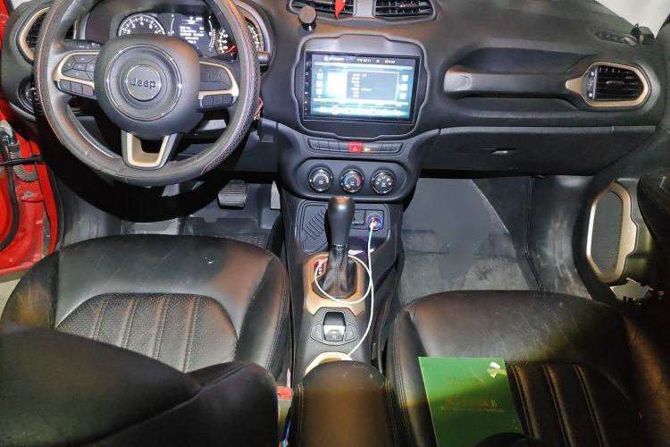 Used Jeep Renegade 2016 1.4T Automatic High-Energy Version Center Console