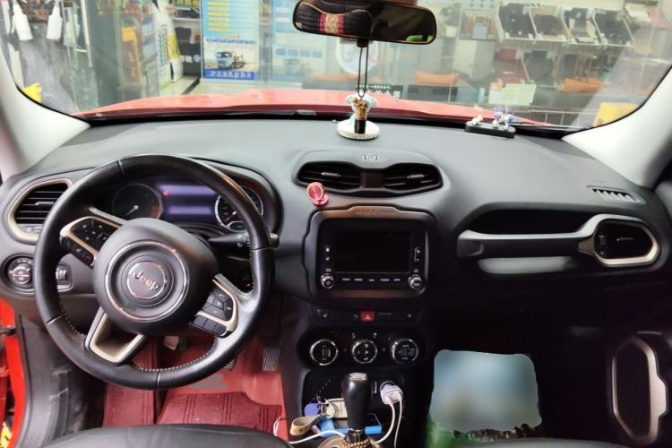 Used Jeep Renegade 2016 1.4T Automatic Smart Edition Center Console