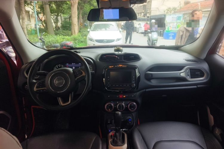 Used Jeep Renegade 2016 1.4T Automatic Smart Edition Center Console