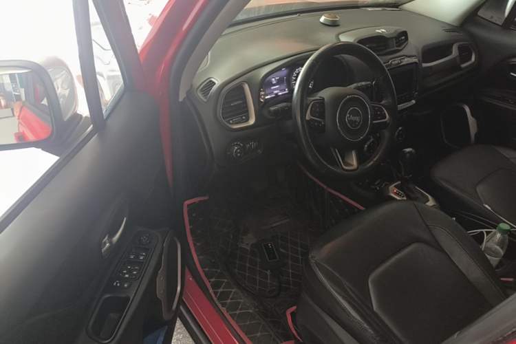 Used Jeep Renegade 2016 1.4T Automatic Smart Edition Driver Seat