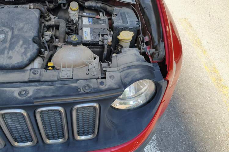 Used Jeep Renegade 2016 1.4T Automatic Jingneng Edition Engine Bay Left