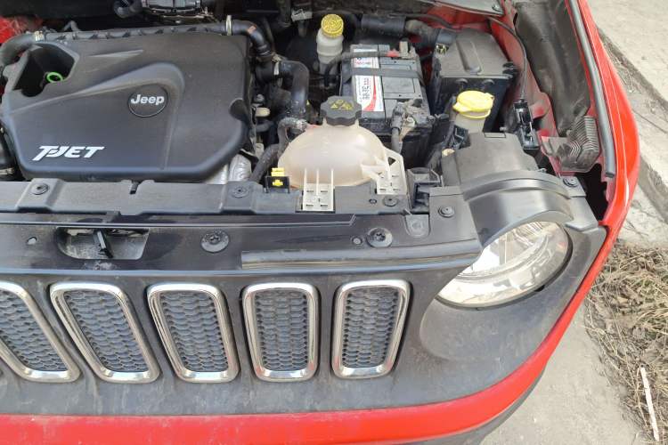 Used Jeep Renegade 2016 1.4T Automatic High-Energy Version Engine Bay Left