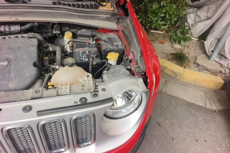 Used Jeep Renegade 2016 1.4T Automatic Smart Edition Engine Bay Left