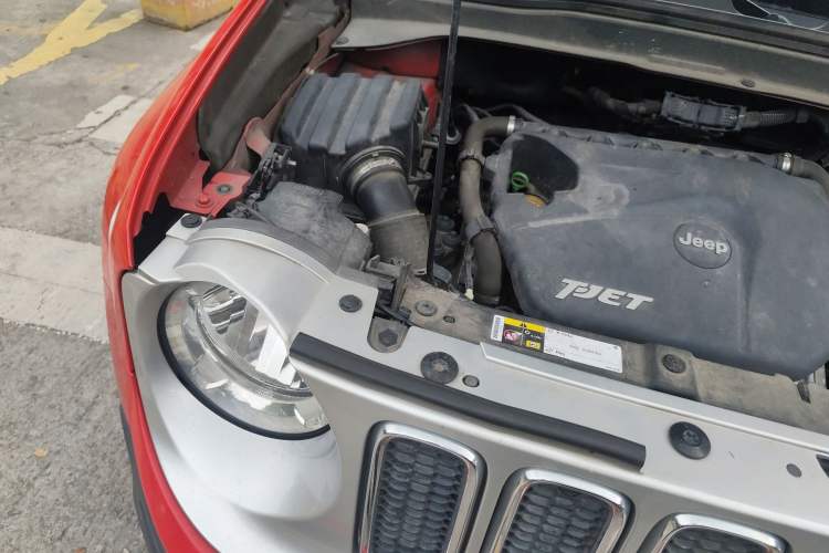 Used Jeep Renegade 2016 1.4T Automatic Smart Edition Engine Bay Right
