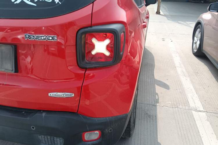 Used Jeep Renegade 2016 1.4T Automatic Jingneng Edition Exterior 3
