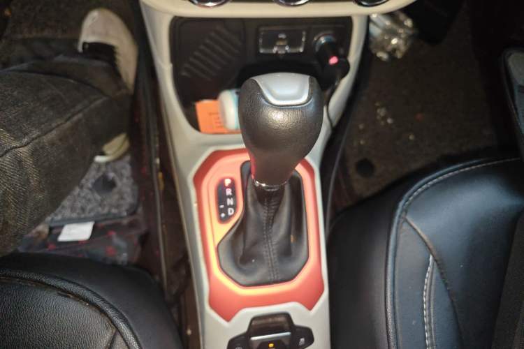 Used Jeep Renegade 2016 1.4T Automatic Jingneng Edition Gear Lever