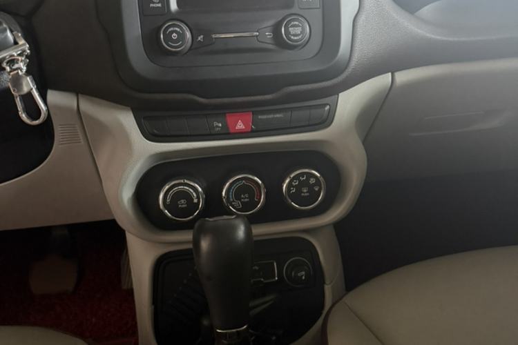 Used Jeep Renegade 2016 1.4T Automatic Jingneng Edition Gear Lever