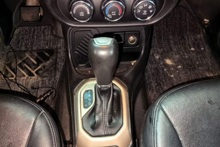 Used Jeep Renegade 2016 1.4T Automatic Jingneng Edition Gear Lever