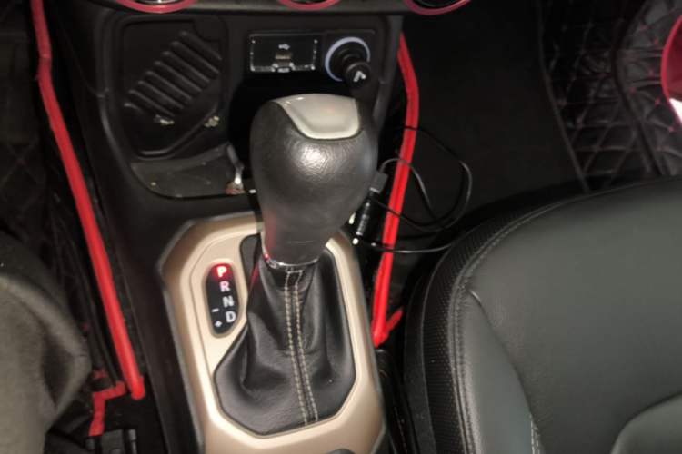 Used Jeep Renegade 2016 1.4T Automatic Smart Edition Gear Lever