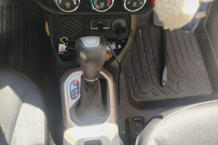 Used Jeep Renegade 2016 1.4T Automatic Jingneng Edition Gear Lever